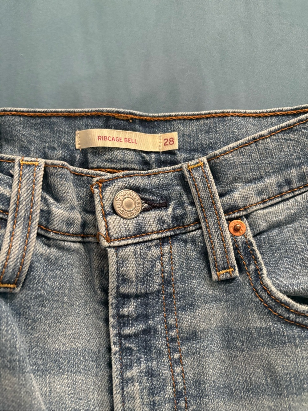 Levi's Light Blue Wide-Leg Distressed Ribcage bell Jeans lightly worn - Picture 4 of 4